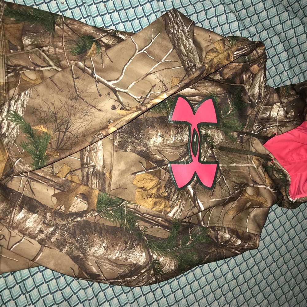 Women’s camo and hot pink jacket